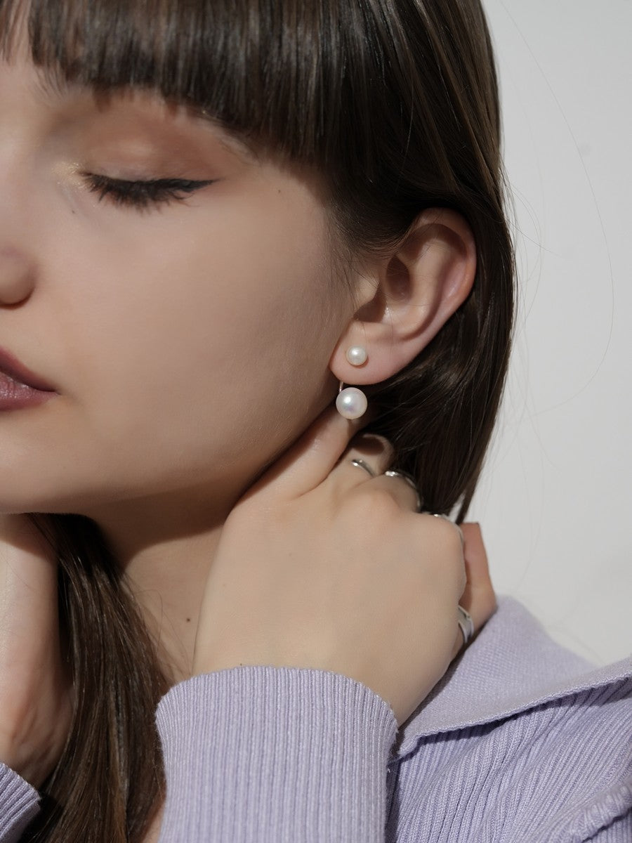 Strieborné náušnice zdobené pravými sladkovodnými perlami napichovacie cez uši