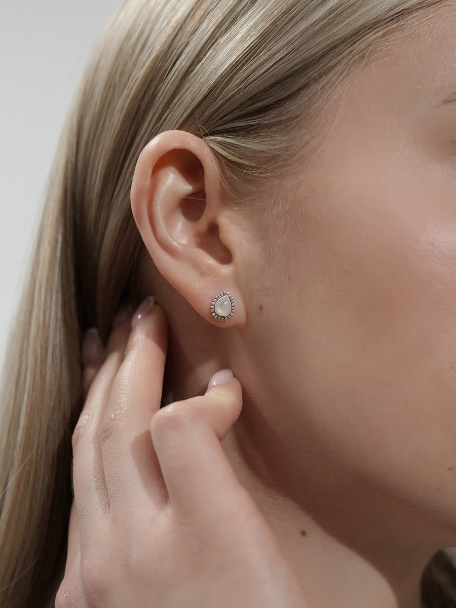 Strieborné náušnice s mušľou